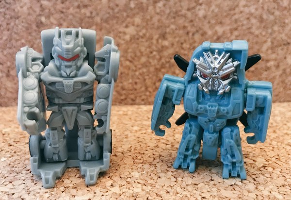 Transformers The Last Knight Tiny Turbo Changers In Hand Look At Soundwave And Blackout 06 (6 of 10)